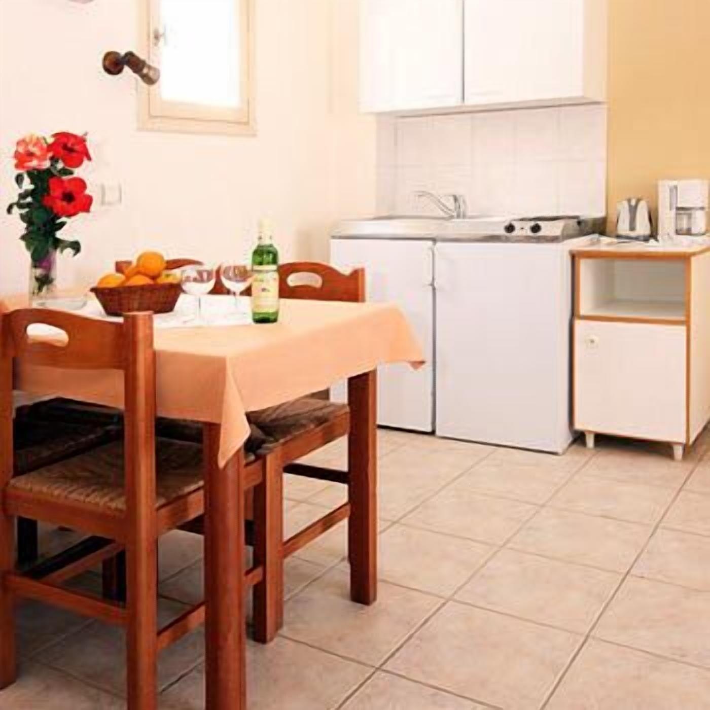 Uzenie All Suites Boutique Resort (Adults Only) Adelianos Kampos Bagian luar foto